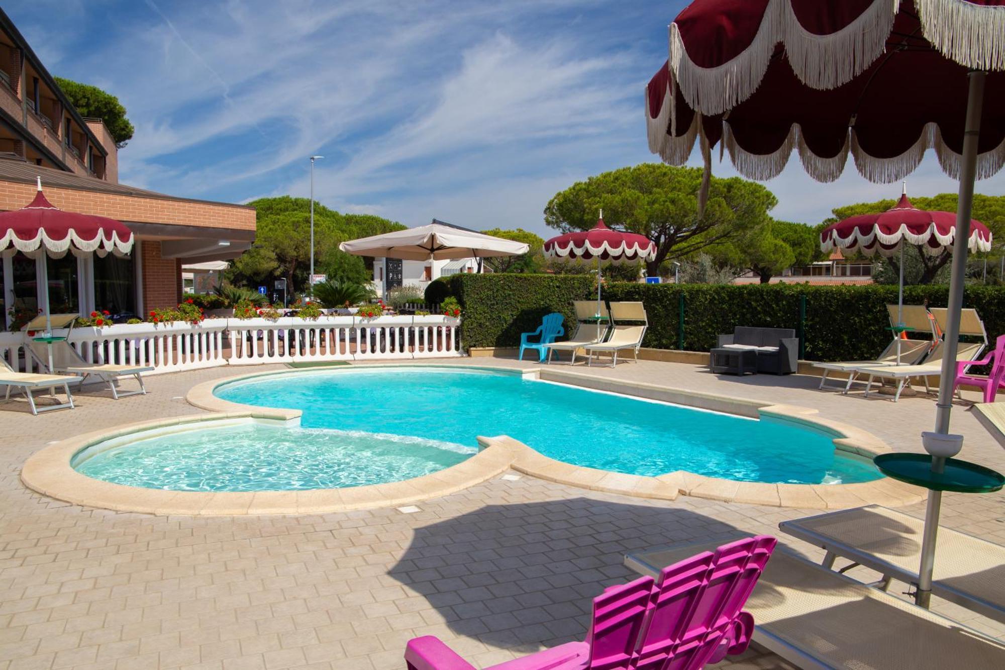 Hotel Riva Dei Cavalleggeri Marina Di Bibbona Exterior foto