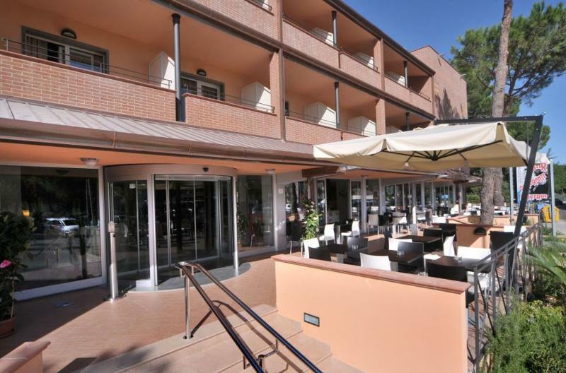 Hotel Riva Dei Cavalleggeri Marina Di Bibbona Exterior foto